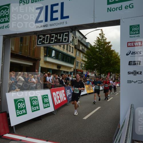 20.09.2026 - PSD Bank Halbmarathon LAZAROV Photography http://msf.ph/oto/10553826 20.09.2026 12:03:46 Ziel 1299, 1405, 1978, 2049, 2195, 2461, 3320, 3363, 3461, 3795, 3879, 3931, 4040, 4135 meine-sportfotos.de