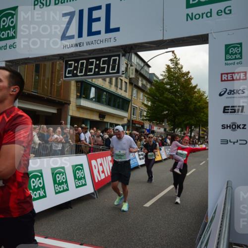 20.09.2026 - PSD Bank Halbmarathon LAZAROV Photography http://msf.ph/oto/10553839 20.09.2026 12:03:49 Ziel 1299, 1405, 1978, 2049, 2195, 2461, 2648, 2660, 3363, 3795, 3879, 3931, 4040, 4135, 4675 meine-sportfotos.de