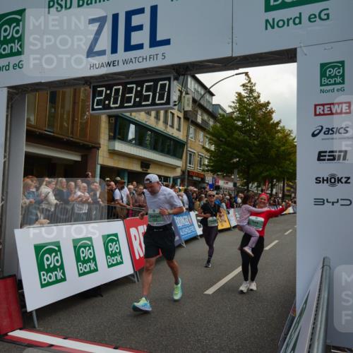 20.09.2026 - PSD Bank Halbmarathon LAZAROV Photography http://msf.ph/oto/10553840 20.09.2026 12:03:49 Ziel 1299, 1405, 1978, 2049, 2195, 2461, 2648, 2660, 3363, 3795, 3879, 3931, 4040, 4135, 4675 meine-sportfotos.de