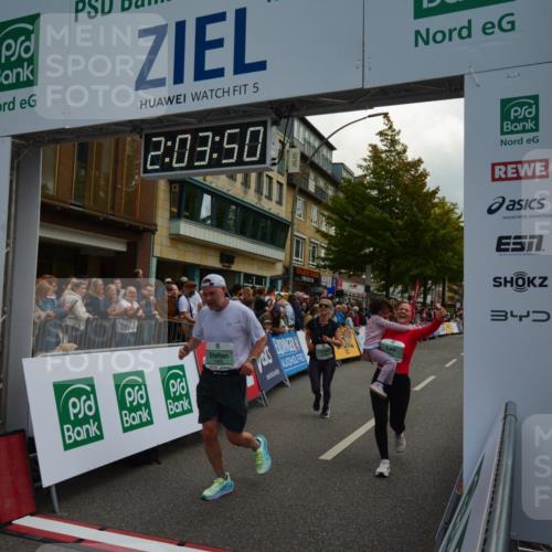 20.09.2026 - PSD Bank Halbmarathon LAZAROV Photography http://msf.ph/oto/10553841 20.09.2026 12:03:49 Ziel 1299, 1405, 1978, 2049, 2195, 2461, 2648, 2660, 3363, 3795, 3879, 3931, 4040, 4135, 4675 meine-sportfotos.de