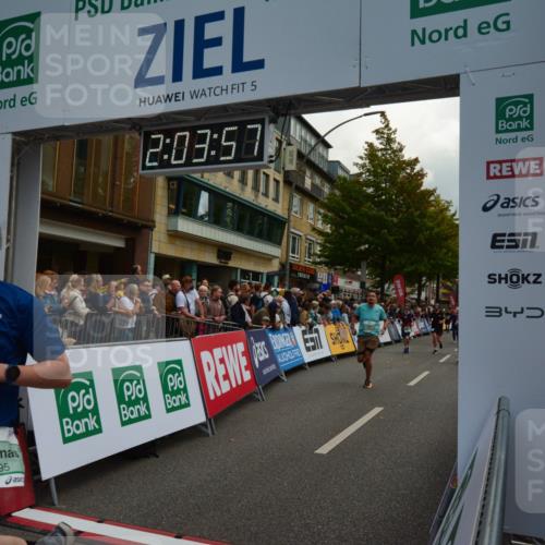 20.09.2026 - PSD Bank Halbmarathon LAZAROV Photography http://msf.ph/oto/10553864 20.09.2026 12:03:56 Ziel 1299, 1405, 1840, 1874, 2195, 2250, 2362, 2648, 2660, 3363, 3795, 4135, 4675, 4784 meine-sportfotos.de