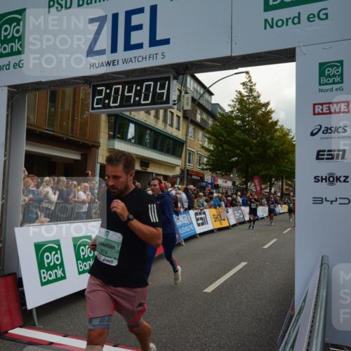 20.09.2026 - PSD Bank Halbmarathon LAZAROV Photography http://msf.ph/oto/10553887 20.09.2026 12:04:04 Ziel 1155, 1728, 1840, 1874, 2250, 2362, 2422, 2648, 2660, 2827, 3363, 3659, 3923, 4322, 4636, 4675, 4784 meine-sportfotos.de