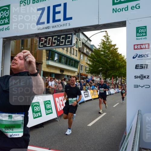 20.09.2026 - PSD Bank Halbmarathon LAZAROV Photography http://msf.ph/oto/10554164 20.09.2026 12:05:51 Ziel 1369, 1487, 1488, 1834, 2468, 2692, 2816, 2991, 3143, 3281, 3314, 3402, 3894, 3922, 4166, 4359, 4450, 4674 meine-sportfotos.de