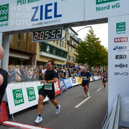 20.09.2026 - PSD Bank Halbmarathon LAZAROV Photography http://msf.ph/oto/10554165 20.09.2026 12:05:51 Ziel 1369, 1487, 1488, 1834, 2468, 2692, 2816, 2991, 3143, 3281, 3314, 3402, 3894, 3922, 4166, 4359, 4450, 4674 meine-sportfotos.de