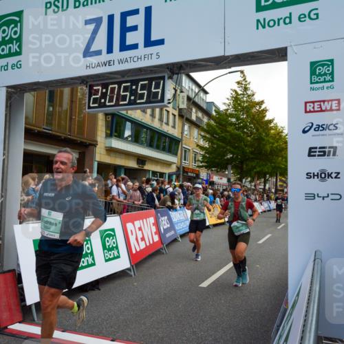 20.09.2026 - PSD Bank Halbmarathon LAZAROV Photography http://msf.ph/oto/10554168 20.09.2026 12:05:53 Ziel 1369, 1487, 1488, 1834, 2468, 2580, 2692, 2816, 2979, 2991, 3143, 3281, 3314, 3402, 3617, 3894, 3922, 4166, 4359, 4450, 4674 meine-sportfotos.de