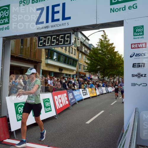 20.09.2026 - PSD Bank Halbmarathon LAZAROV Photography http://msf.ph/oto/10554174 20.09.2026 12:05:55 Ziel 1369, 1487, 1834, 2468, 2580, 2692, 2816, 2979, 2991, 3143, 3314, 3402, 3617, 3656, 3894, 3922, 4166, 4359, 4450, 4674 meine-sportfotos.de
