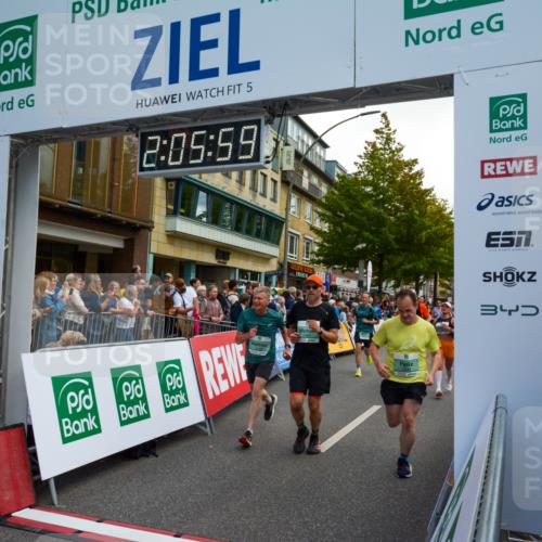 20.09.2026 - PSD Bank Halbmarathon LAZAROV Photography http://msf.ph/oto/10554187 20.09.2026 12:05:59 Ziel 1300, 1487, 1834, 2468, 2580, 2692, 2816, 2852, 2979, 2991, 3143, 3314, 3402, 3617, 3656, 3894, 4166, 4359 meine-sportfotos.de