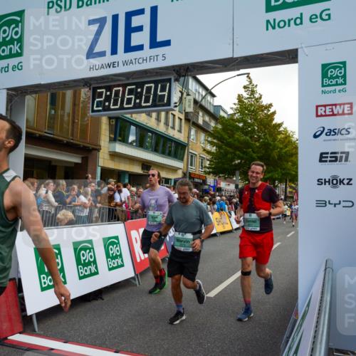 20.09.2026 - PSD Bank Halbmarathon LAZAROV Photography http://msf.ph/oto/10554206 20.09.2026 12:06:04 Ziel 1252, 1300, 1487, 1834, 1916, 2468, 2580, 2692, 2816, 2852, 2979, 2991, 3402, 3617, 3656, 4166, 4359, 4629, 4786 meine-sportfotos.de