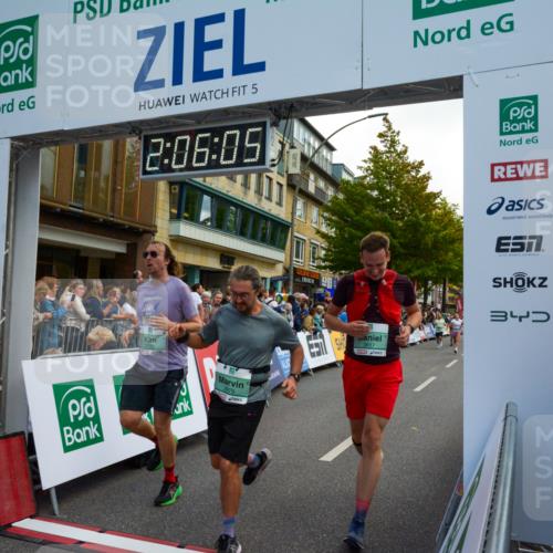 20.09.2026 - PSD Bank Halbmarathon LAZAROV Photography http://msf.ph/oto/10554208 20.09.2026 12:06:04 Ziel 1252, 1300, 1487, 1834, 1916, 2468, 2580, 2692, 2816, 2852, 2979, 2991, 3402, 3617, 3656, 4166, 4359, 4629, 4786 meine-sportfotos.de