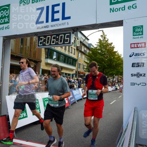 20.09.2026 - PSD Bank Halbmarathon LAZAROV Photography http://msf.ph/oto/10554209 20.09.2026 12:06:04 Ziel 1252, 1300, 1487, 1834, 1916, 2468, 2580, 2692, 2816, 2852, 2979, 2991, 3402, 3617, 3656, 4166, 4359, 4629, 4786 meine-sportfotos.de
