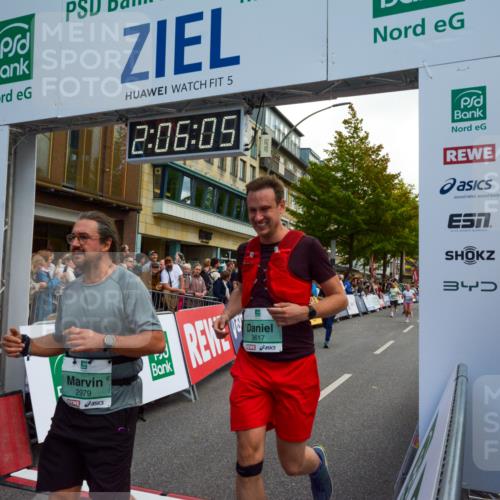 20.09.2026 - PSD Bank Halbmarathon LAZAROV Photography http://msf.ph/oto/10554211 20.09.2026 12:06:04 Ziel 1252, 1300, 1487, 1834, 1916, 2468, 2580, 2692, 2816, 2852, 2979, 2991, 3402, 3617, 3656, 4166, 4359, 4629, 4786 meine-sportfotos.de