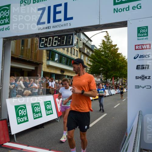 20.09.2026 - PSD Bank Halbmarathon LAZAROV Photography http://msf.ph/oto/10554223 20.09.2026 12:06:10 Ziel 1252, 1300, 1916, 1940, 2580, 2852, 2979, 3617, 3656, 4629, 4786 meine-sportfotos.de