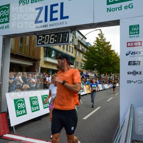 20.09.2026 - PSD Bank Halbmarathon LAZAROV Photography http://msf.ph/oto/10554224 20.09.2026 12:06:10 Ziel 1252, 1300, 1916, 1940, 2580, 2852, 2979, 3617, 3656, 4629, 4786 meine-sportfotos.de