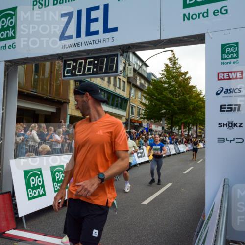 20.09.2026 - PSD Bank Halbmarathon LAZAROV Photography http://msf.ph/oto/10554225 20.09.2026 12:06:10 Ziel 1252, 1300, 1916, 1940, 2580, 2852, 2979, 3617, 3656, 4629, 4786 meine-sportfotos.de