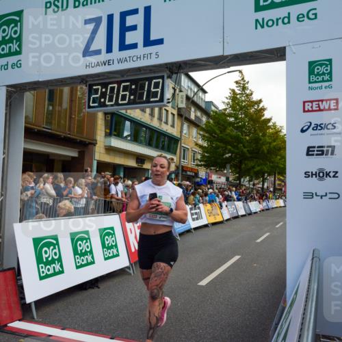 20.09.2026 - PSD Bank Halbmarathon LAZAROV Photography http://msf.ph/oto/10554243 20.09.2026 12:06:19 Ziel 1252, 1940, 4647, 4717, 4786 meine-sportfotos.de