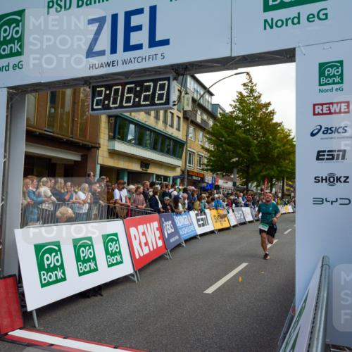 20.09.2026 - PSD Bank Halbmarathon LAZAROV Photography http://msf.ph/oto/10554254 20.09.2026 12:06:28 Ziel 2024, 2684, 2715, 4647, 4676, 4717 meine-sportfotos.de