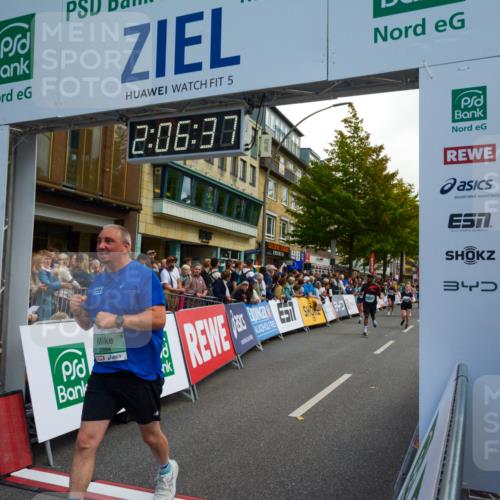 20.09.2026 - PSD Bank Halbmarathon LAZAROV Photography http://msf.ph/oto/10554279 20.09.2026 12:06:36 Ziel 1390, 1695, 2024, 2684, 2715, 2874, 3450, 4266, 4379, 4676, 4695, 4717, 4748 meine-sportfotos.de