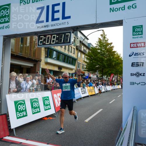 20.09.2026 - PSD Bank Halbmarathon LAZAROV Photography http://msf.ph/oto/10554571 20.09.2026 12:08:17 Ziel 1886, 2298, 2340, 2875, 2905, 2970, 3753 meine-sportfotos.de