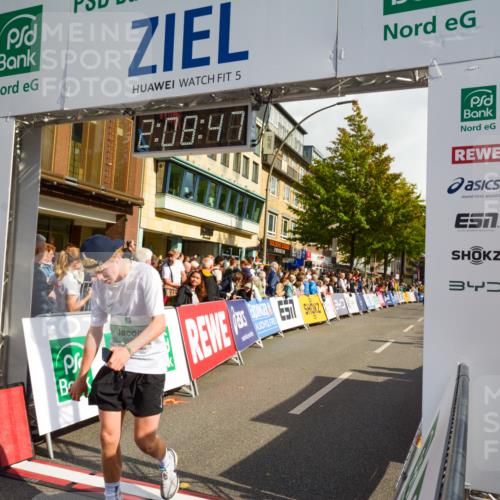 20.09.2026 - PSD Bank Halbmarathon LAZAROV Photography http://msf.ph/oto/10554602 20.09.2026 12:08:46 Ziel 2522, 4511, 4613 meine-sportfotos.de