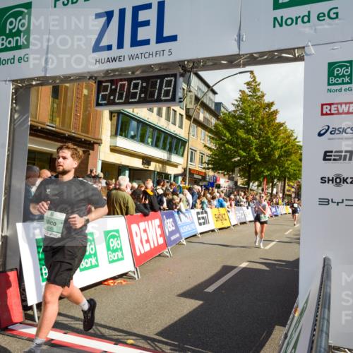 20.09.2026 - PSD Bank Halbmarathon LAZAROV Photography http://msf.ph/oto/10554652 20.09.2026 12:09:18 Ziel 1065, 1066, 1290, 1534, 1945, 2405, 3250, 3432, 3658, 4064, 4240, 4559 meine-sportfotos.de