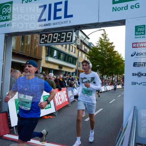 20.09.2026 - PSD Bank Halbmarathon LAZAROV Photography http://msf.ph/oto/10554707 20.09.2026 12:09:39 Ziel 1031, 1167, 1772, 1923, 2004, 2025, 2198, 2526, 3137, 3339, 3816, 4030, 4185, 4196, 4563 meine-sportfotos.de