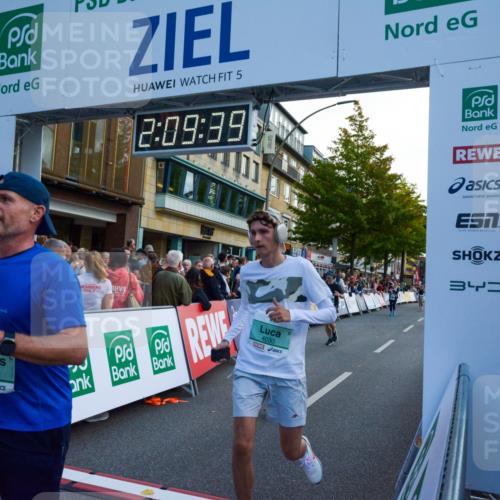 20.09.2026 - PSD Bank Halbmarathon LAZAROV Photography http://msf.ph/oto/10554708 20.09.2026 12:09:39 Ziel 1031, 1167, 1772, 1923, 2004, 2025, 2198, 2526, 3137, 3339, 3816, 4030, 4185, 4196, 4563 meine-sportfotos.de