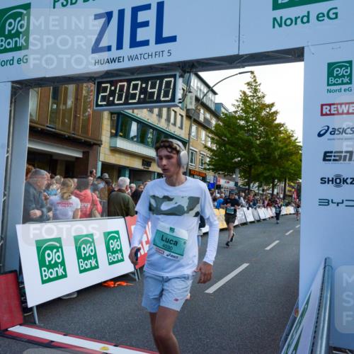 20.09.2026 - PSD Bank Halbmarathon LAZAROV Photography http://msf.ph/oto/10554709 20.09.2026 12:09:39 Ziel 1031, 1167, 1772, 1923, 2004, 2025, 2198, 2526, 3137, 3339, 3816, 4030, 4185, 4196, 4563 meine-sportfotos.de