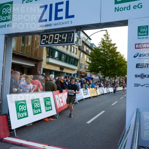 20.09.2026 - PSD Bank Halbmarathon LAZAROV Photography http://msf.ph/oto/10554716 20.09.2026 12:09:41 Ziel 1031, 1167, 1772, 1923, 2004, 2025, 2198, 2526, 3137, 3339, 3816, 4030, 4185, 4196, 4715 meine-sportfotos.de
