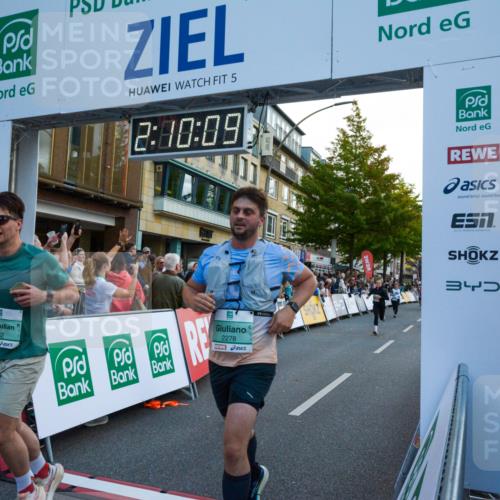 20.09.2026 - PSD Bank Halbmarathon LAZAROV Photography http://msf.ph/oto/10554789 20.09.2026 12:10:08 Ziel 1075, 1076, 1179, 1180, 1942, 2278, 2497, 2667, 2826, 2963, 3338, 3897, 4301, 4397, 4490 meine-sportfotos.de