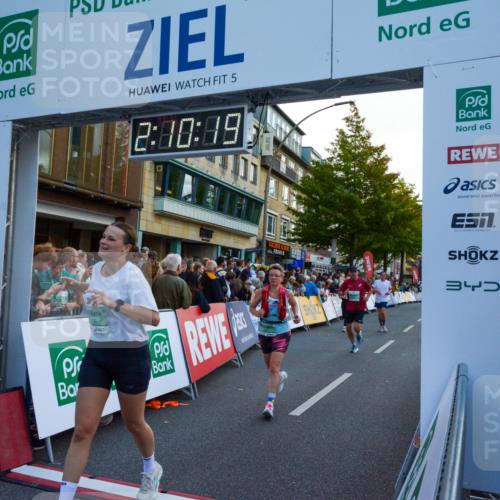 20.09.2026 - PSD Bank Halbmarathon LAZAROV Photography http://msf.ph/oto/10554816 20.09.2026 12:10:18 Ziel 1075, 1076, 1878, 2163, 2826, 3391, 3742, 3897, 4301, 4490, 4576, 4577 meine-sportfotos.de