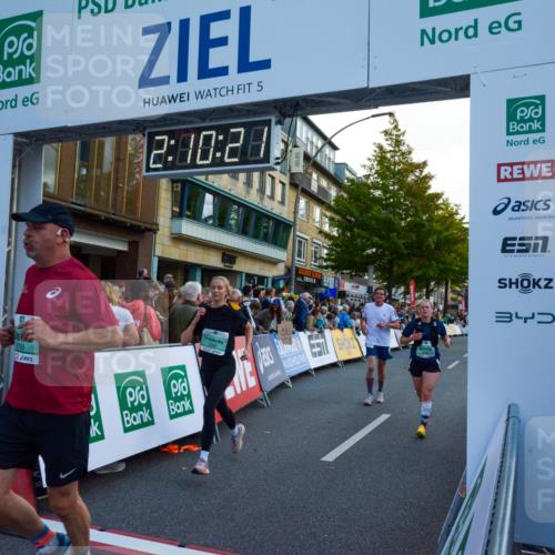 20.09.2026 - PSD Bank Halbmarathon LAZAROV Photography http://msf.ph/oto/10554824 20.09.2026 12:10:21 Ziel 1075, 1076, 1878, 2163, 2826, 3391, 3742, 3897, 4576, 4577 meine-sportfotos.de
