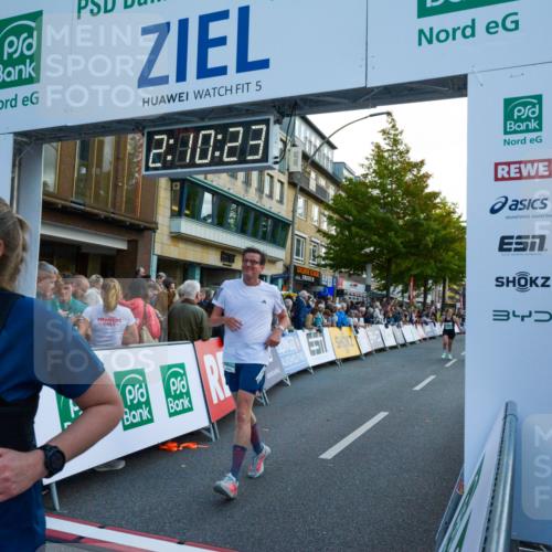 20.09.2026 - PSD Bank Halbmarathon LAZAROV Photography http://msf.ph/oto/10554833 20.09.2026 12:10:23 Ziel 1075, 1076, 1878, 2163, 2826, 3391, 3742, 3897, 4576, 4577 meine-sportfotos.de