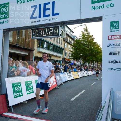 20.09.2026 - PSD Bank Halbmarathon LAZAROV Photography http://msf.ph/oto/10554835 20.09.2026 12:10:23 Ziel 1075, 1076, 1878, 2163, 2826, 3391, 3742, 3897, 4576, 4577 meine-sportfotos.de