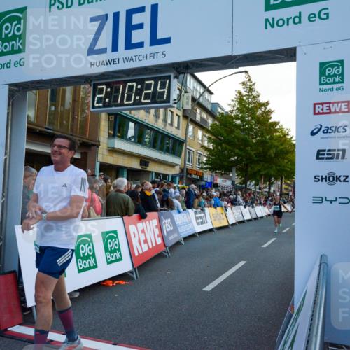 20.09.2026 - PSD Bank Halbmarathon LAZAROV Photography http://msf.ph/oto/10554838 20.09.2026 12:10:24 Ziel 1878, 2163, 2826, 3391, 3742, 3897, 4576, 4577, 4611 meine-sportfotos.de
