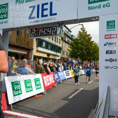 20.09.2026 - PSD Bank Halbmarathon LAZAROV Photography http://msf.ph/oto/10555472 20.09.2026 12:14:42 Ziel 1501, 1646, 1703, 2259, 2415, 3126, 3498 meine-sportfotos.de