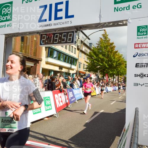 20.09.2026 - PSD Bank Halbmarathon LAZAROV Photography http://msf.ph/oto/10556339 20.09.2026 12:19:58 Ziel 1323, 1777, 2436, 2549, 2787, 3180, 3288, 3429, 3688, 3735, 4626 meine-sportfotos.de