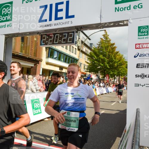 20.09.2026 - PSD Bank Halbmarathon LAZAROV Photography http://msf.ph/oto/10556422 20.09.2026 12:20:22 Ziel 1021, 1261, 1294, 1628, 1755, 1892, 2351, 2737, 3085, 3097, 4228, 4237, 4270, 4632, 4754 meine-sportfotos.de