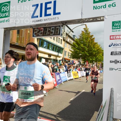 20.09.2026 - PSD Bank Halbmarathon LAZAROV Photography http://msf.ph/oto/10556734 20.09.2026 12:21:56 Ziel 1041, 1659, 2060, 2235, 2419, 2770, 2917, 3741, 4303, 4310, 4315 meine-sportfotos.de