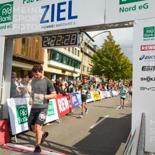 20.09.2026 - PSD Bank Halbmarathon LAZAROV Photography http://msf.ph/oto/10556841 20.09.2026 12:22:27 Ziel 1657, 1825, 2996, 3462, 4333, 4337, 4362, 4388, 4666 meine-sportfotos.de