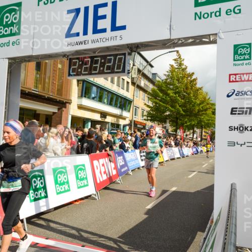 20.09.2026 - PSD Bank Halbmarathon LAZAROV Photography http://msf.ph/oto/10557016 20.09.2026 12:23:19 Ziel 2193, 2746, 2916, 4271, 4284, 4628, 4667 meine-sportfotos.de
