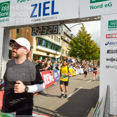 20.09.2026 - PSD Bank Halbmarathon LAZAROV Photography http://msf.ph/oto/10557050 20.09.2026 12:23:29 Ziel 1324, 1884, 2384, 2624, 3650, 3807, 3978, 4517, 4628, 4667 meine-sportfotos.de