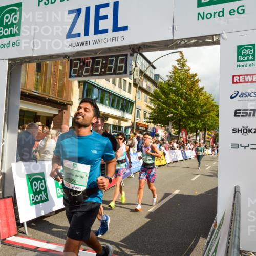 20.09.2026 - PSD Bank Halbmarathon LAZAROV Photography http://msf.ph/oto/10557072 20.09.2026 12:23:35 Ziel 1324, 1513, 1884, 1917, 1918, 2384, 2483, 2624, 3595, 3650, 3807, 3978, 4517, 4628 meine-sportfotos.de
