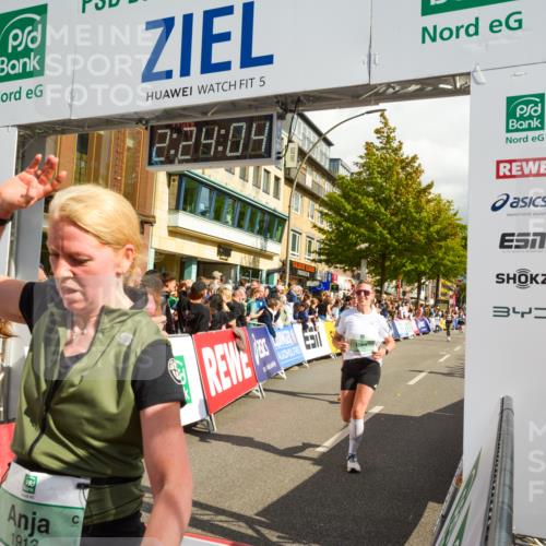 20.09.2026 - PSD Bank Halbmarathon LAZAROV Photography http://msf.ph/oto/10557166 20.09.2026 12:24:03 Ziel 1578, 1811, 1913, 2889, 3534, 3830 meine-sportfotos.de