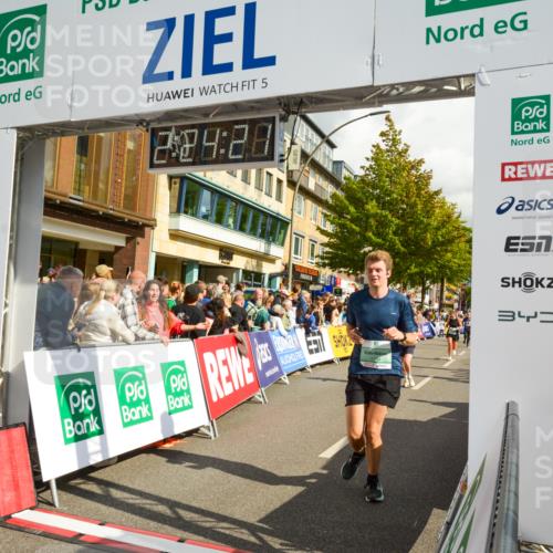 20.09.2026 - PSD Bank Halbmarathon LAZAROV Photography http://msf.ph/oto/10557224 20.09.2026 12:24:21 Ziel 1423, 1573, 1608, 1734, 1794, 2107, 2112, 2664, 2679, 2960, 3517, 4727 meine-sportfotos.de