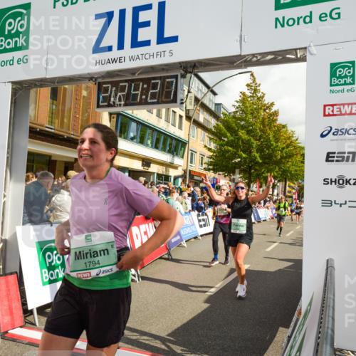 20.09.2026 - PSD Bank Halbmarathon LAZAROV Photography http://msf.ph/oto/10557245 20.09.2026 12:24:26 Ziel 1573, 1734, 1794, 1832, 2107, 2960, 3517, 4713 meine-sportfotos.de
