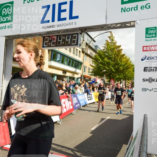 20.09.2026 - PSD Bank Halbmarathon LAZAROV Photography http://msf.ph/oto/10557290 20.09.2026 12:24:42 Ziel 1009, 1033, 1043, 1161, 1242, 1439, 1503, 1644, 1688, 1768, 1832, 1857, 1932, 2083, 2167, 2207, 2289, 2442, 3419, 3453, 3533, 4034, 4077, 4332, 4713 meine-sportfotos.de