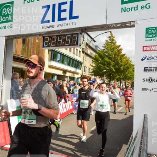 20.09.2026 - PSD Bank Halbmarathon LAZAROV Photography http://msf.ph/oto/10557341 20.09.2026 12:24:57 Ziel 1033, 1043, 1134, 1242, 1503, 1633, 1654, 1932, 2135, 2207, 2294, 2328, 2452, 2596, 2658, 2798, 3510, 3756, 4190, 4663 meine-sportfotos.de