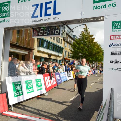 20.09.2026 - PSD Bank Halbmarathon LAZAROV Photography http://msf.ph/oto/10557383 20.09.2026 12:25:17 Ziel 2045, 3061, 3556, 3924, 4725 meine-sportfotos.de
