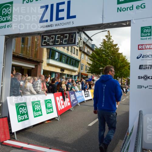 20.09.2026 - PSD Bank Halbmarathon LAZAROV Photography http://msf.ph/oto/10557393 20.09.2026 12:25:20 Ziel 2045, 3061, 3556, 3924, 4725 meine-sportfotos.de