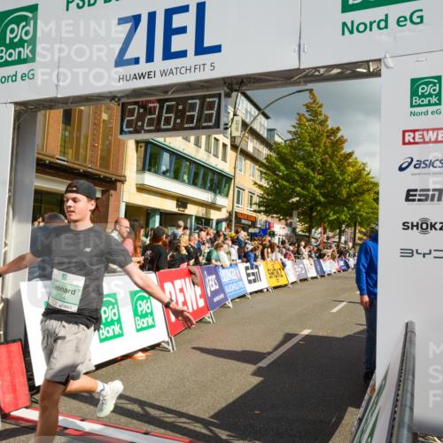 20.09.2026 - PSD Bank Halbmarathon LAZAROV Photography http://msf.ph/oto/10557588 20.09.2026 12:26:32 Ziel 1844, 2871, 3821, 4427, 4584 meine-sportfotos.de